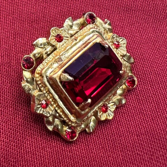 VTG Coro Ruby Red Rhinestone Rectangular Brooch - Picture 7 of 10